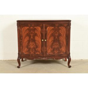 Romweber Antique French Provincial Louis XV Flame Mahogany Buffet Server or Bar Cabinet, Newly Refinished