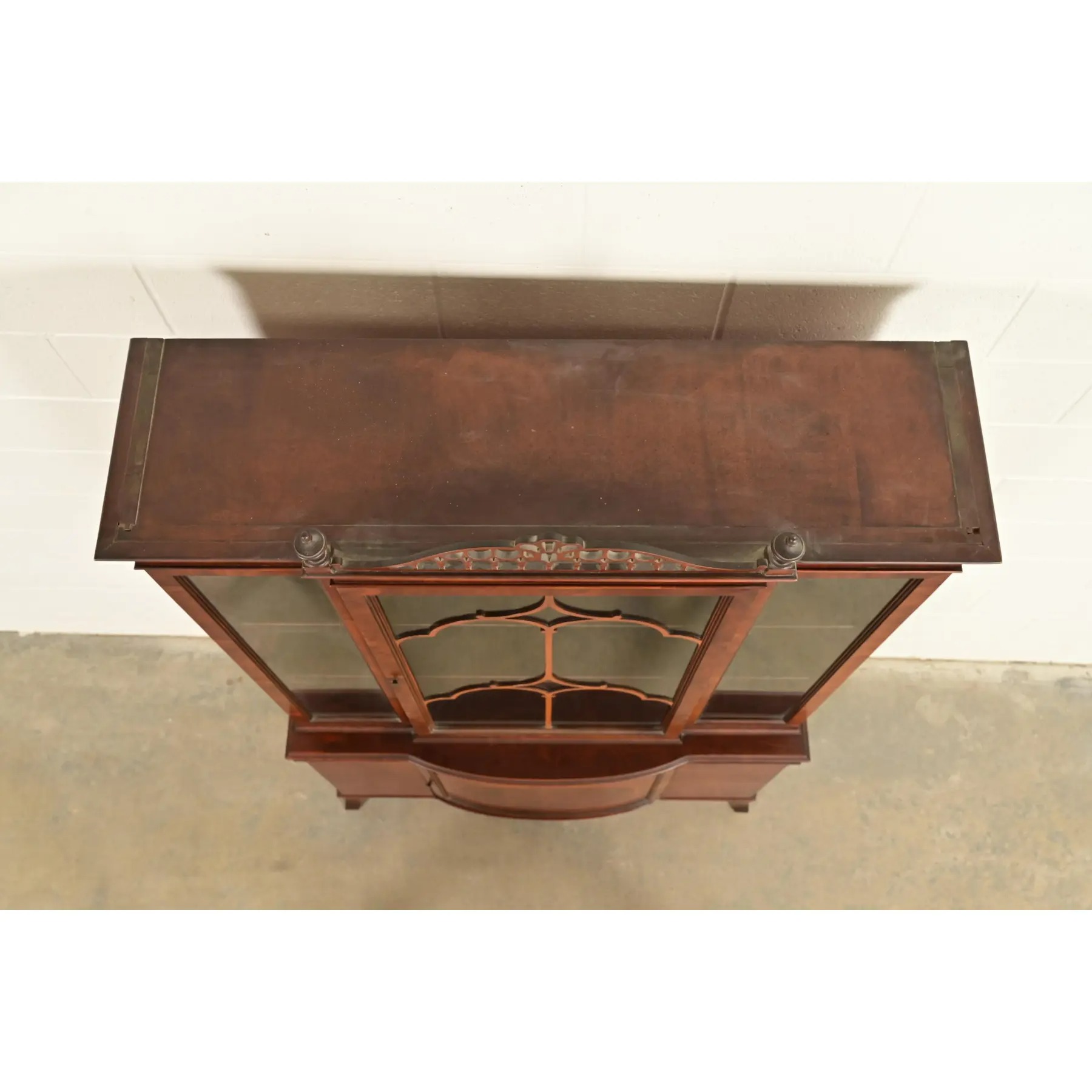 Romweber Antique Georgian Flame Mahogany Breakfront Bookcase Cabinet, Circa 1920s - Image 10