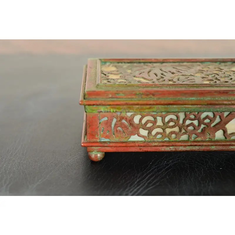 Tiffany Studios New York Grapevine Pattern Bronze and Favrile Slag Glass Box - Image 10