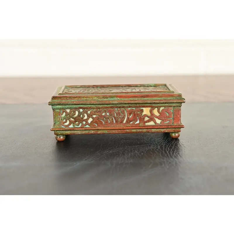 Tiffany Studios New York Grapevine Pattern Bronze and Favrile Slag Glass Box - Image 11