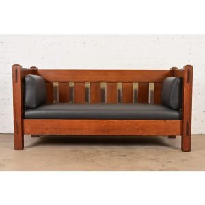 Limbert Antique Mission Oak Arts and Crafts Settle Sofa, Newly Reupholstered