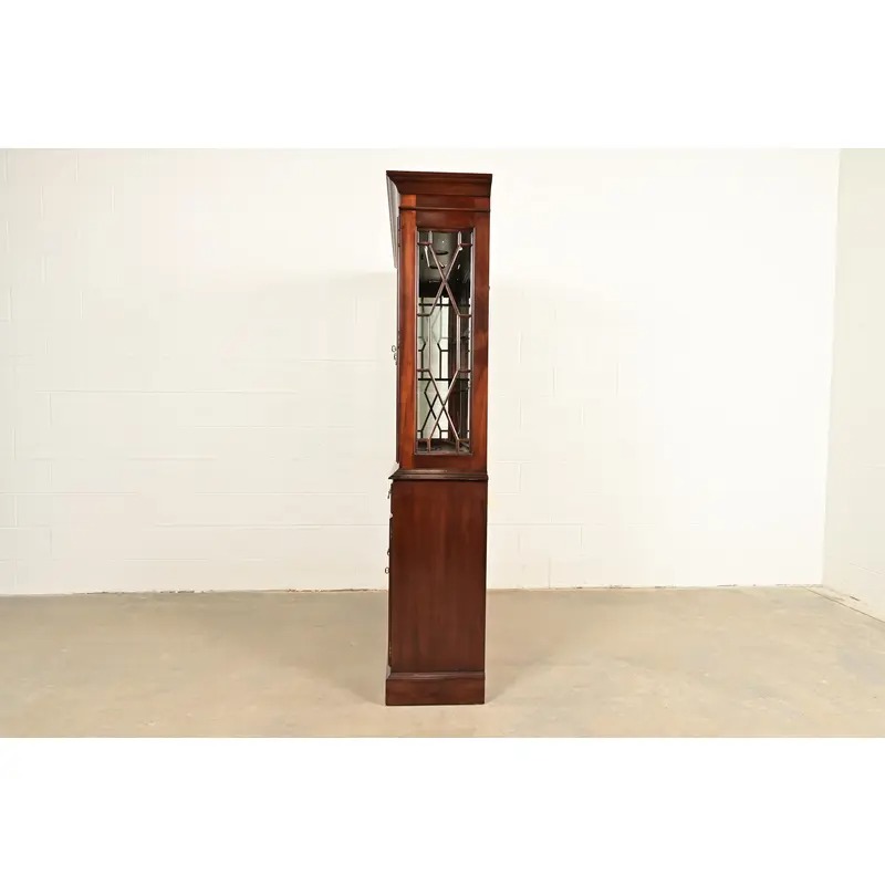 Ethan Allen Knob Creek Georgian Carved Mahogany Lighted Breakfront Bookcase Cabinet - Image 15
