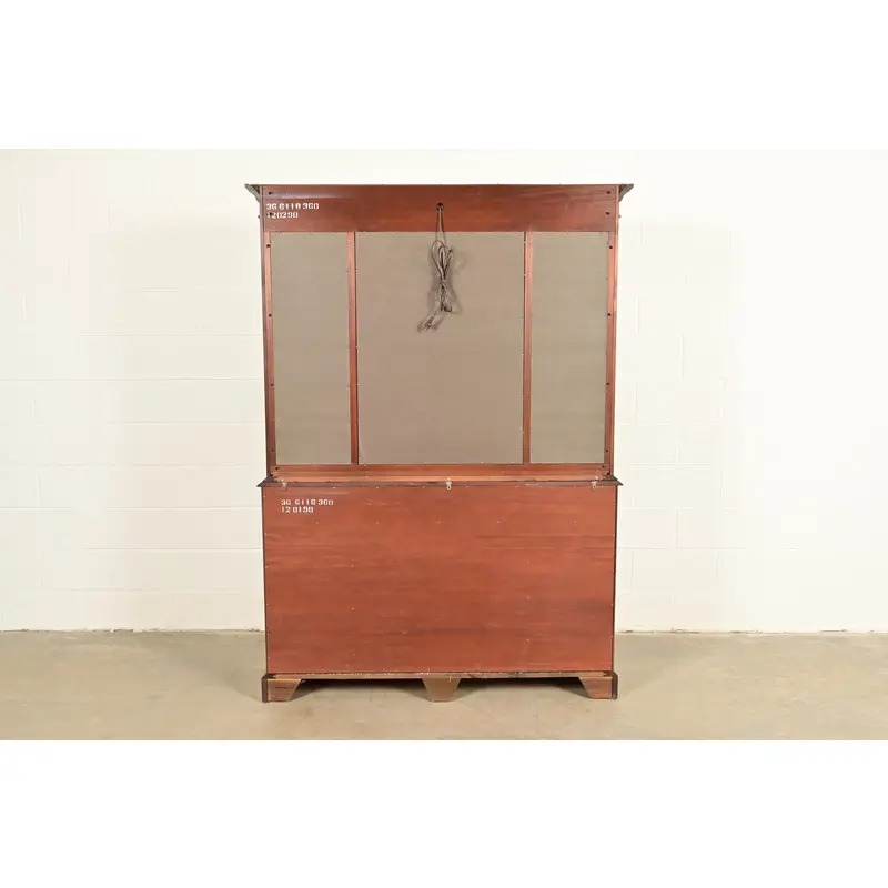 Ethan Allen Knob Creek Georgian Carved Mahogany Lighted Breakfront Bookcase Cabinet - Image 16