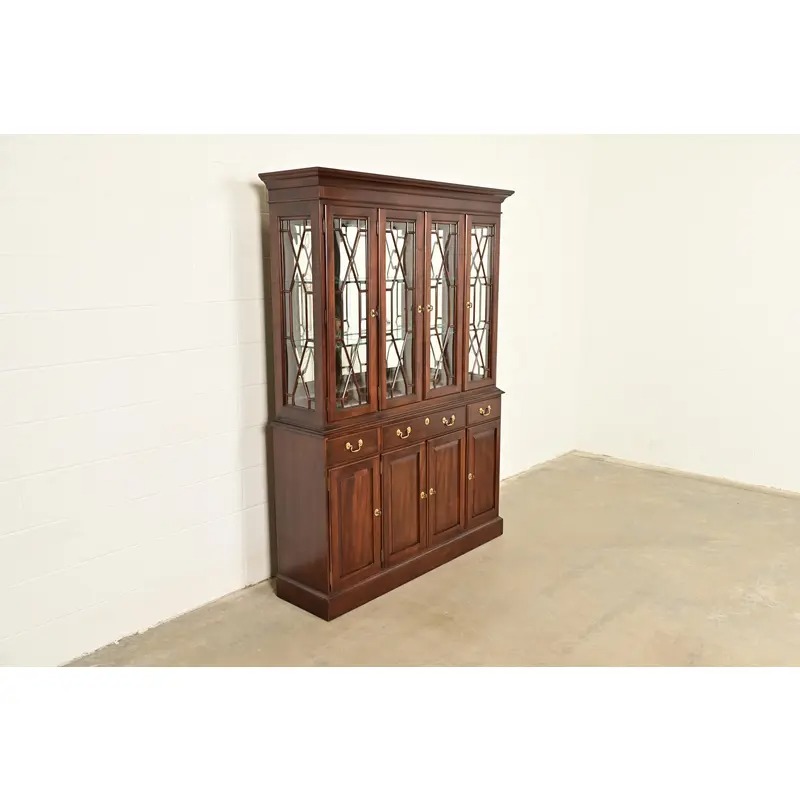 Ethan Allen Knob Creek Georgian Carved Mahogany Lighted Breakfront Bookcase Cabinet - Image 4