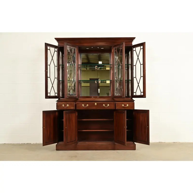 Ethan Allen Knob Creek Georgian Carved Mahogany Lighted Breakfront Bookcase Cabinet - Image 5