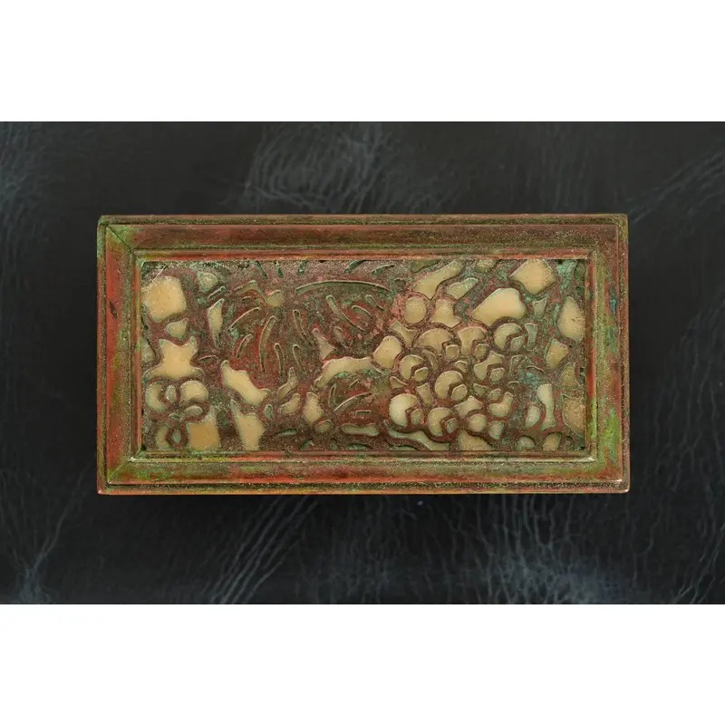 Tiffany Studios New York Grapevine Pattern Bronze and Favrile Slag Glass Box - Image 5