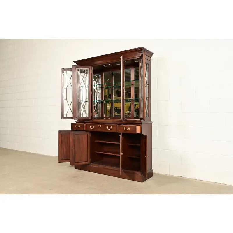 Ethan Allen Knob Creek Georgian Carved Mahogany Lighted Breakfront Bookcase Cabinet - Image 6