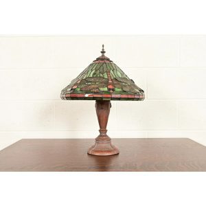 Late 20th Century Tiffany Studios Style Arts & Crafts Table Lamp With Dragonfly Stained Glass Shade