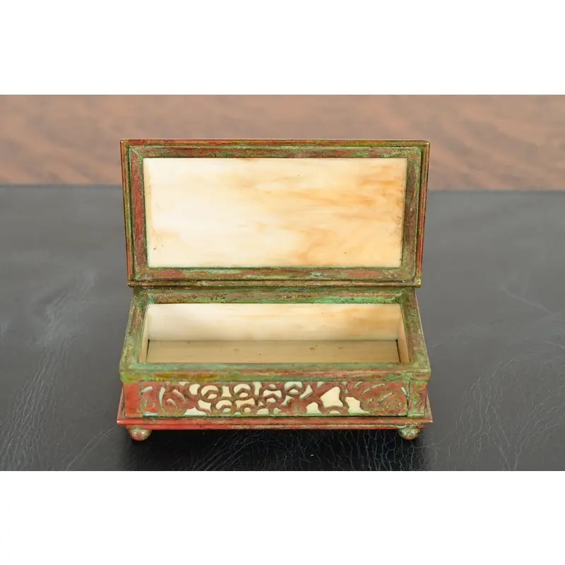 Tiffany Studios New York Grapevine Pattern Bronze and Favrile Slag Glass Box - Image 7
