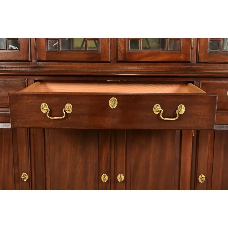 Ethan Allen Knob Creek Georgian Carved Mahogany Lighted Breakfront Bookcase Cabinet - Image 8