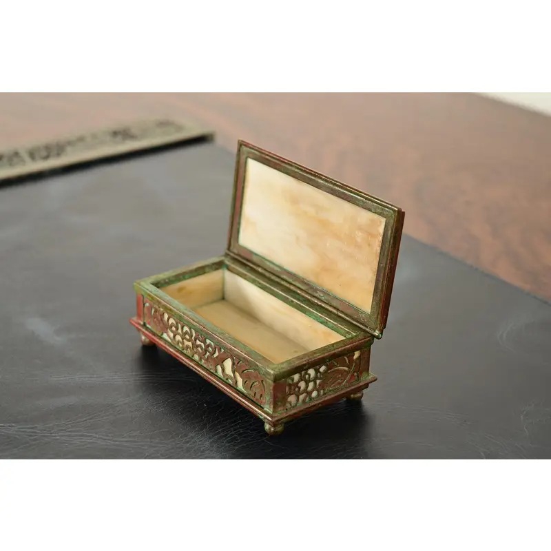 Tiffany Studios New York Grapevine Pattern Bronze and Favrile Slag Glass Box - Image 8