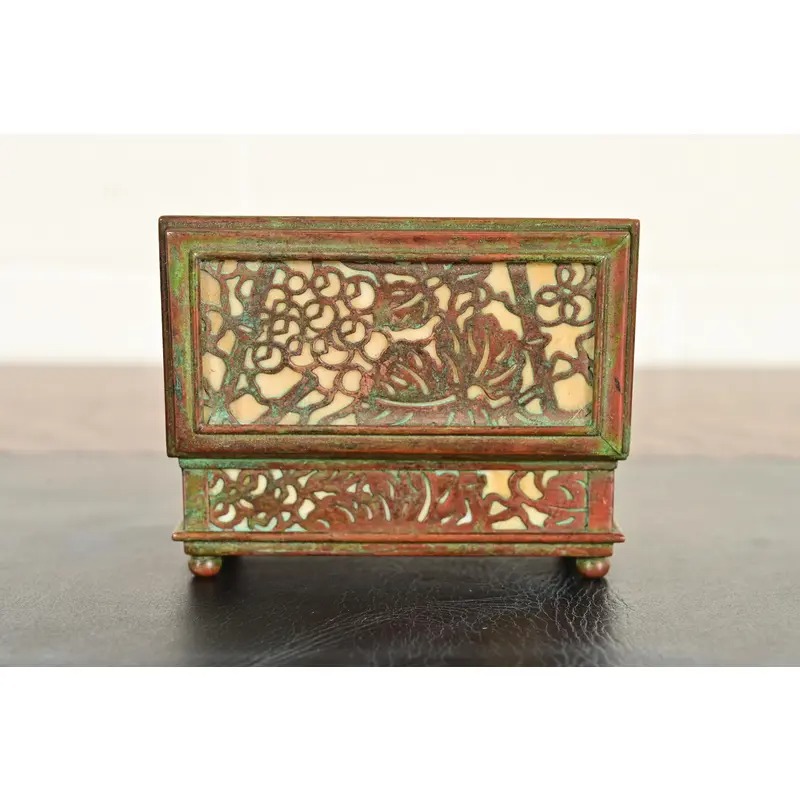 Tiffany Studios New York Grapevine Pattern Bronze and Favrile Slag Glass Box - Image 9